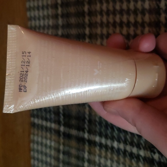 Basic Skin Shower Scrub. - Picture 2 of 2